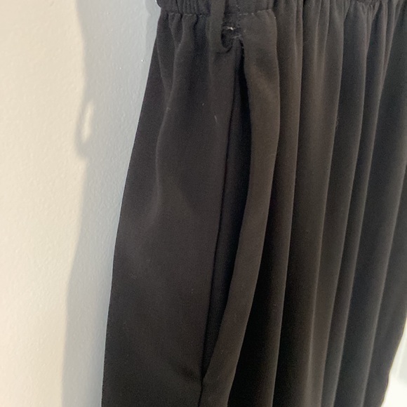 Forever 21 Women’s Black Jumpsuit Pantsuit Size Large Pockets Lace Shoulders - Picture 4 of 9